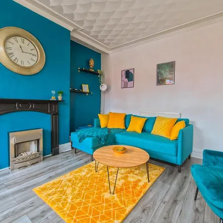 Skelton House - Fast Wi-fi - Work - Groups Holiday home Leeds (West Yorkshire)