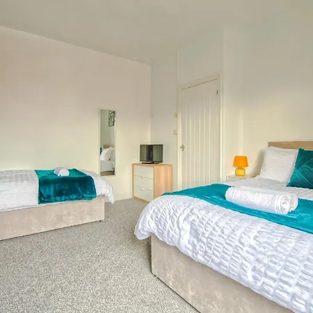 Skelton House - Short Leeds Holiday home